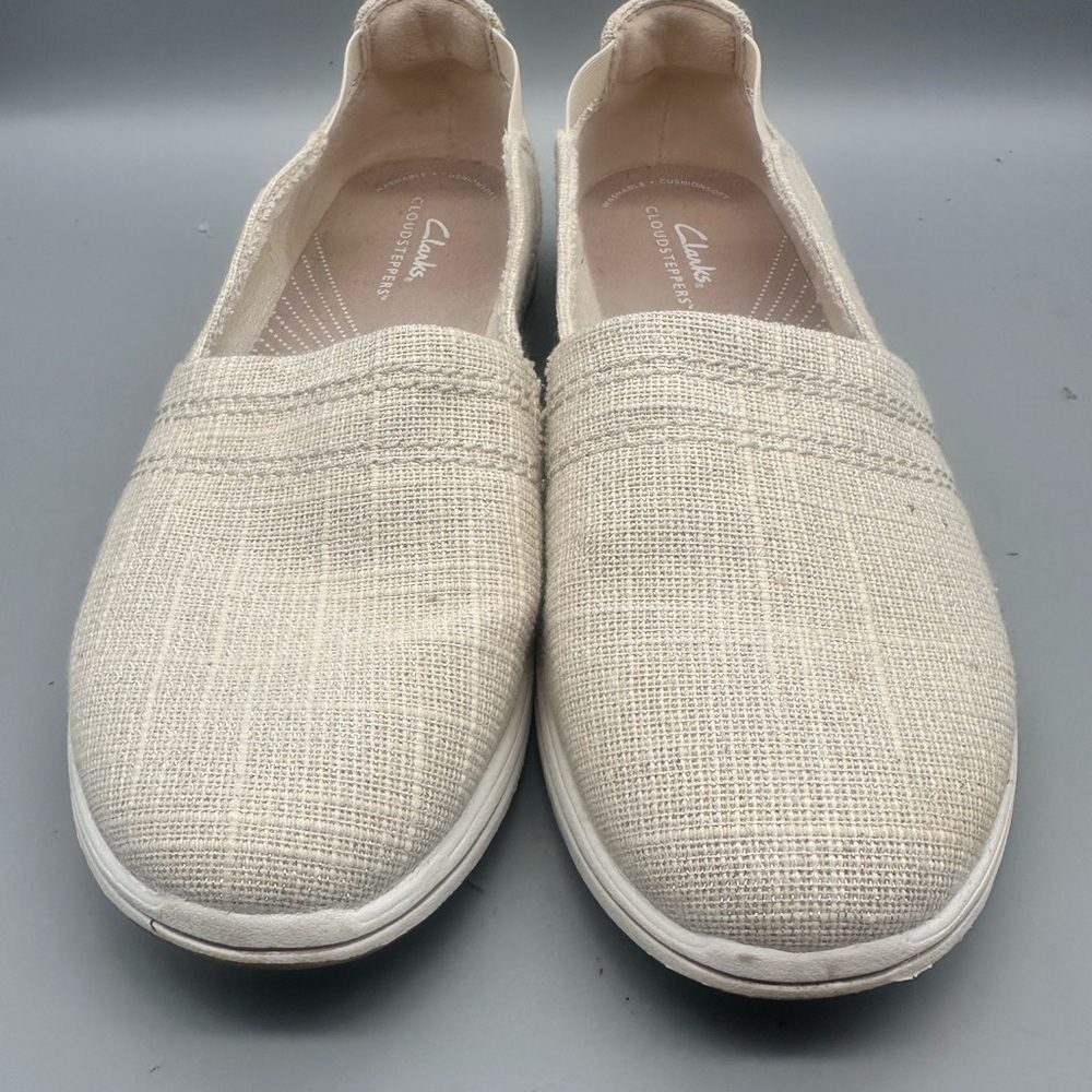 Cloudsteppers by Clarks Cream Women's Flats - Picture 2 of 9